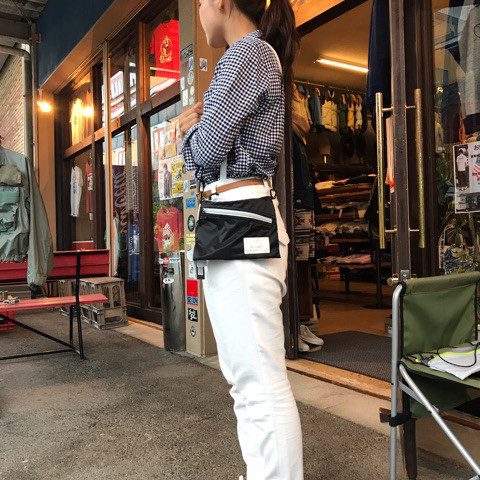 世界一のバックパックメーカー、グレゴリー(GREGORY)のサコッシュです。