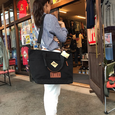 世界一のバックパックメーカー、グレゴリー(GREGORY)のサンライズトートバッグです。