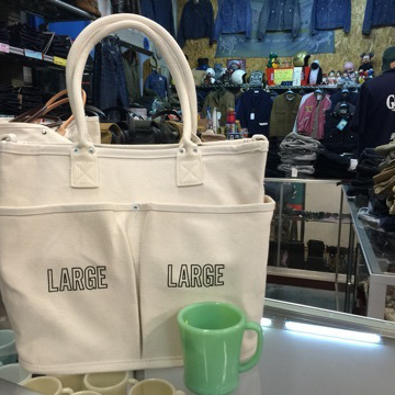 ヴィンテージ・古着・アメカジ専門店のヤード・ウェアハウスがお届けする、超人気商品VegieBagです。