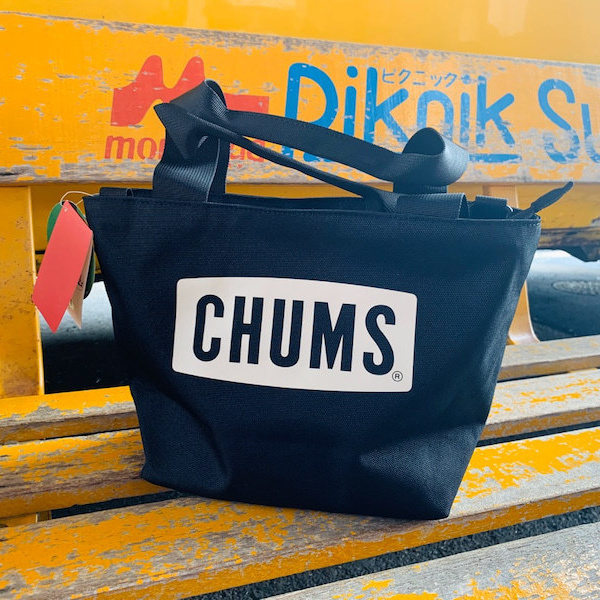 人気アメリカンアウトドアブランド、CHUMSのミニトートバッグです。