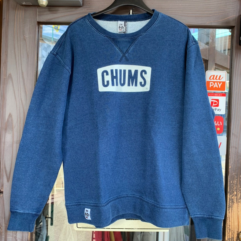 人気アメリカンアウトドアブランド、CHUMSのインディゴスウェットです。