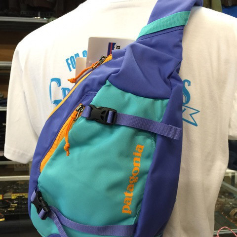 本格アウトドアブランド、パタゴニア(Patagonia)のアトム7Lバッグです。