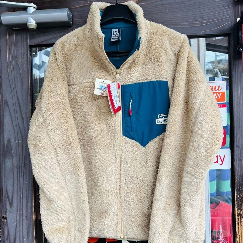 人気アメリカンアウトドアブランド、CHUMSのフリースジャケットです。