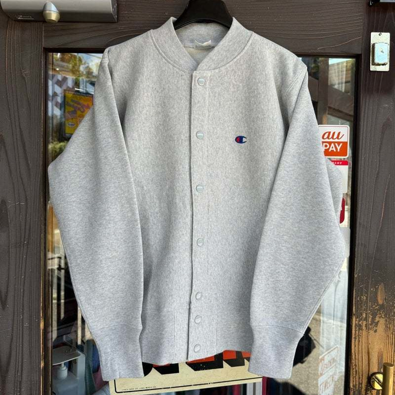 定番アメカジブランド、Champion チャンピオンのスナップカーディガンです。