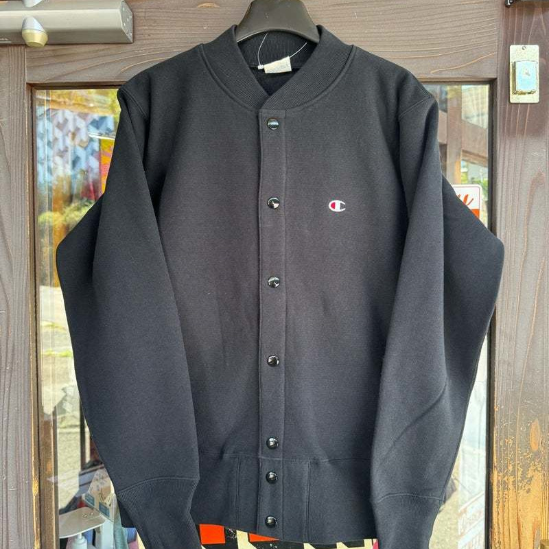 定番アメカジブランド、Champion チャンピオンのスナップカーディガンです。