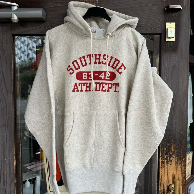 定番アメカジブランド、Champion チャンピオンの超限定リバースウィーブパーカです。