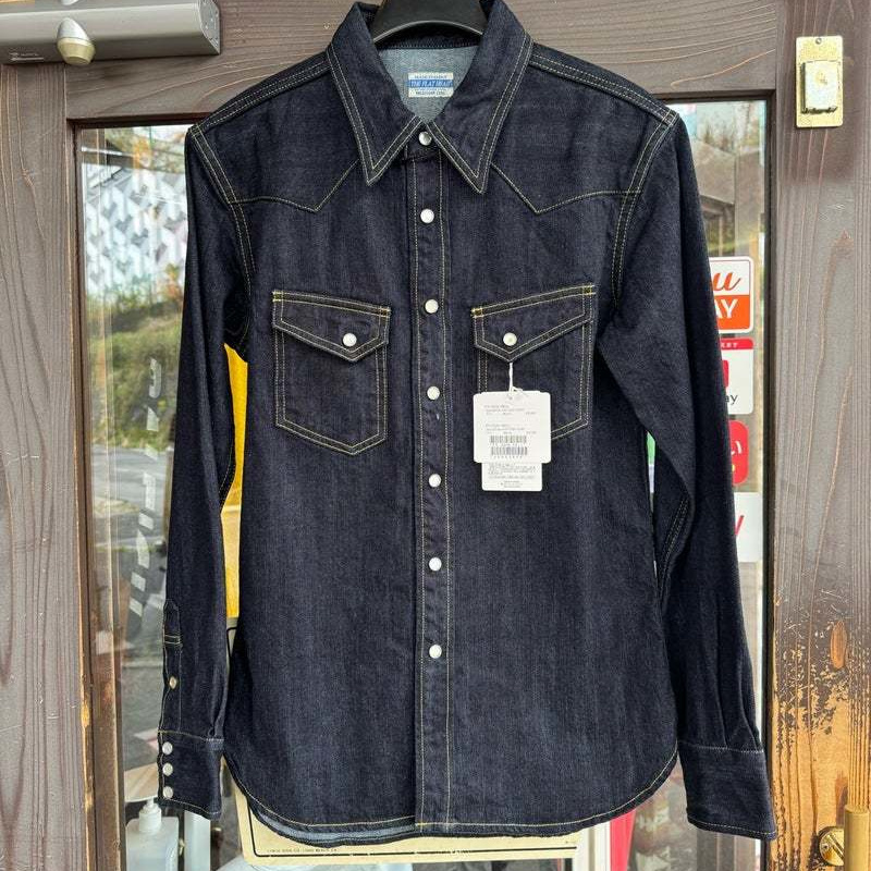 人気アメカジブランド、フラットヘッドのデニムシャツです。