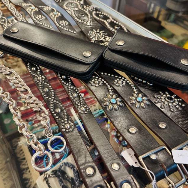 人気のベルト&トラッカーウォレットです。