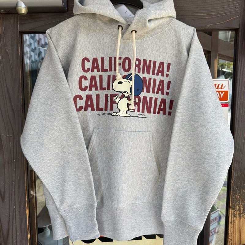 定番アメカジブランド、Champion チャンピオンの超限定リバースウィーブスウェットです。