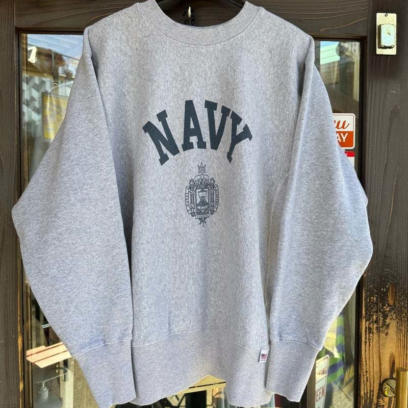 定番アメカジブランド、Champion チャンピオンの超限定リバースウィーブスウェットです。