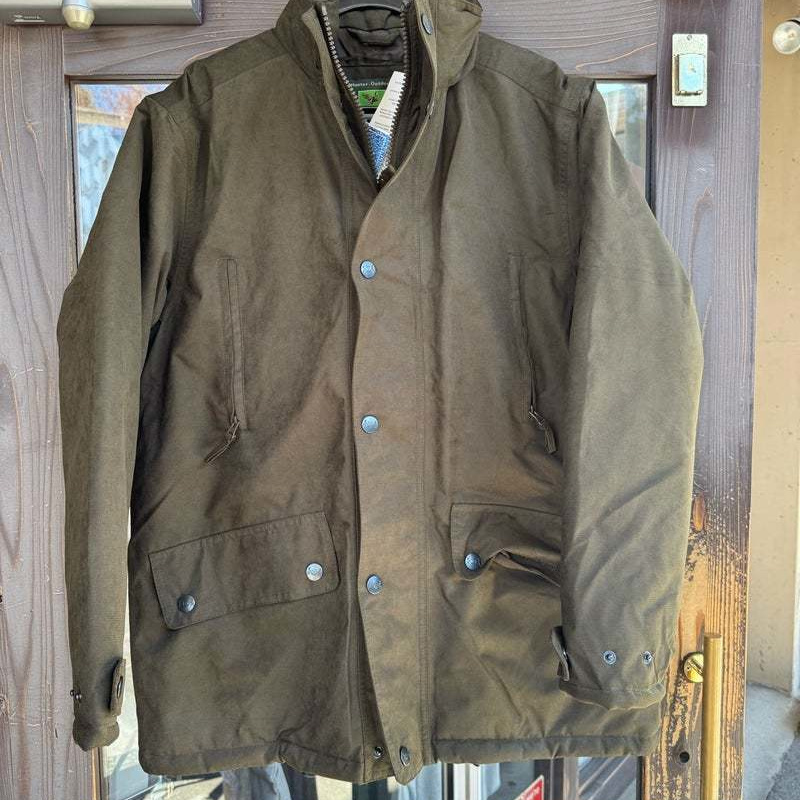 人気の刺繍ジャケットです。