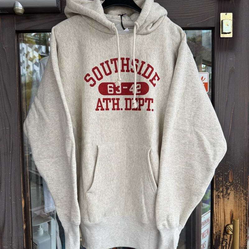 定番アメカジブランド、Champion チャンピオンの超限定リバースウィーブパーカです。