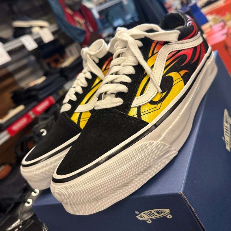 人気のスニーカーです。