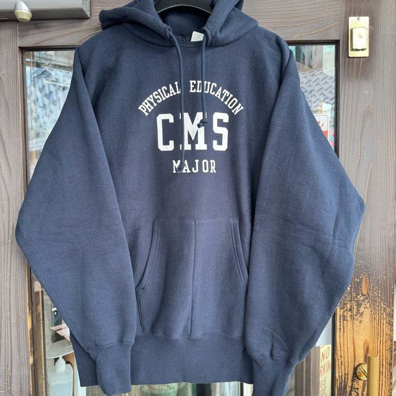 定番アメカジブランド、Champion チャンピオンの復刻版の後付けパーカです。