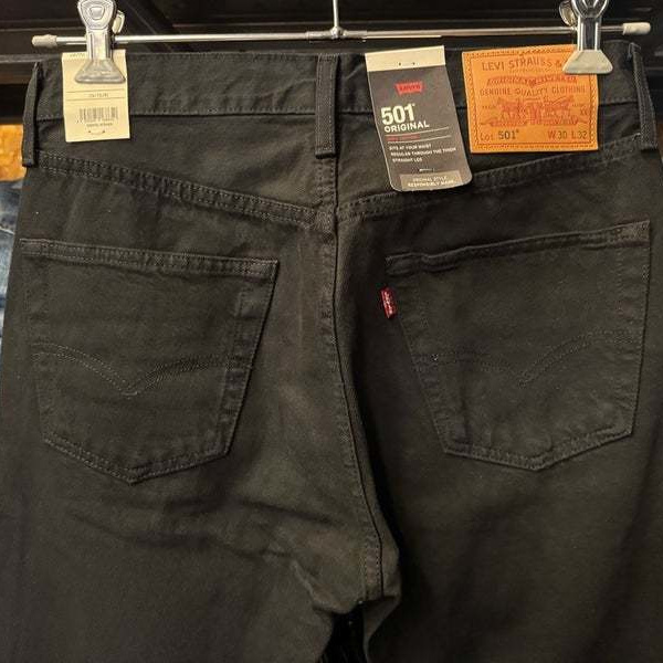 ジーンズの代名詞Levi'sの501ブラックです。