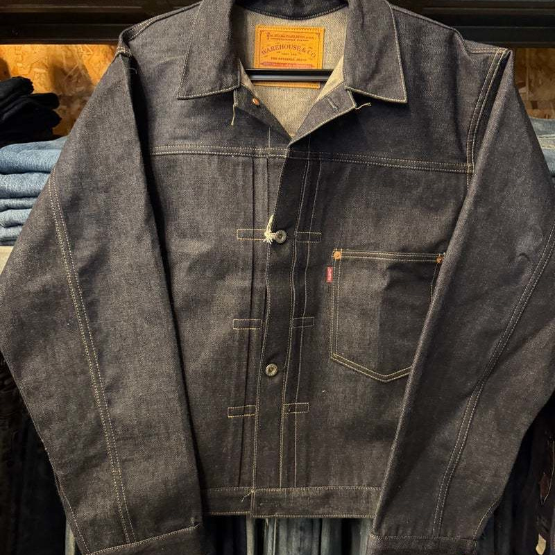 本格派アメカジ・デニムブランド、WAREHOUSE(ウェアハウス)の両Vスウェットです。