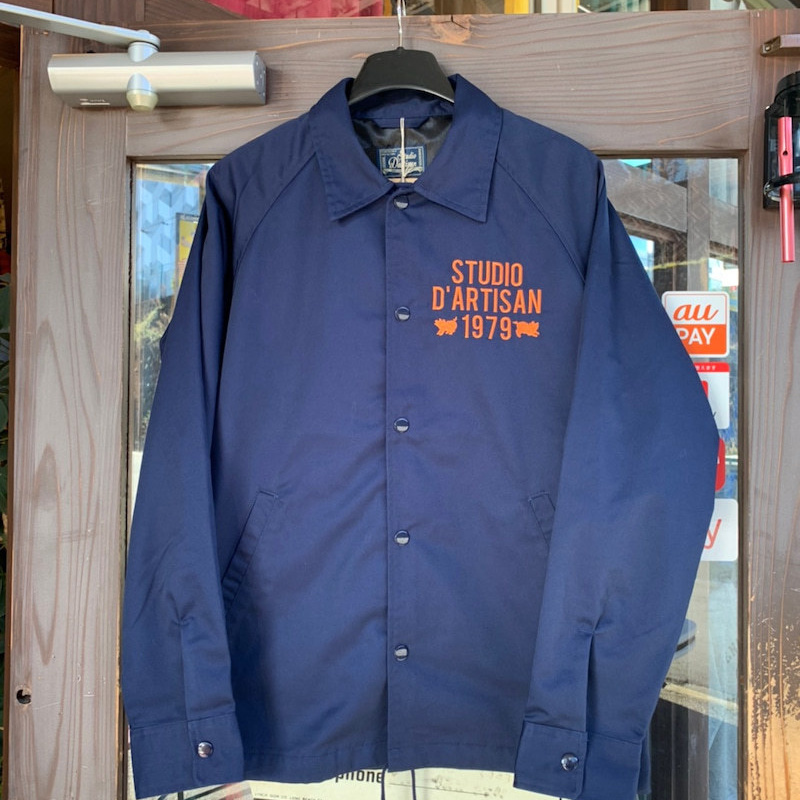 人気アメカジブランド、ステュディオ・ダ・ルチザンの刺繍コーチジャケットです。