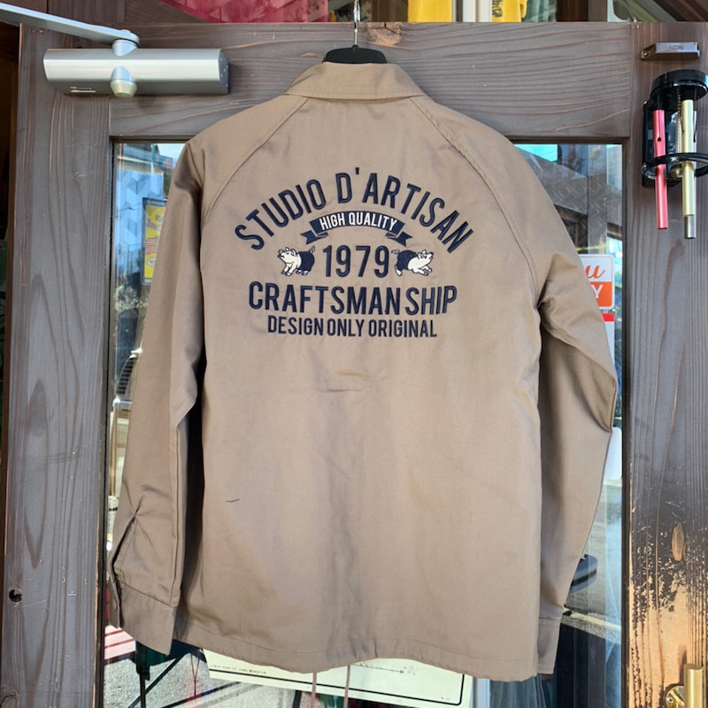 人気アメカジブランド、ステュディオ・ダ・ルチザンの刺繍コーチジャケットです。
